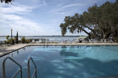 Lakeside Yüzme Havuzu