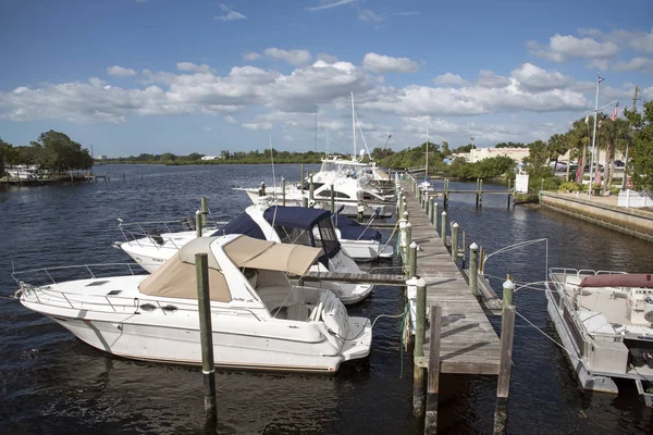 Tarpon Bayou Florida ABD demirleyen tekneleri