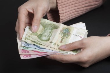 Çin banknotlar sayılır varlık