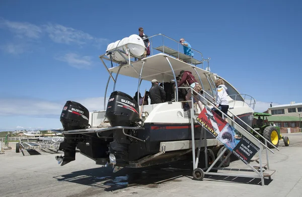 Passagers à bord d'un bateau de plongée en Afrique du Sud — Photo