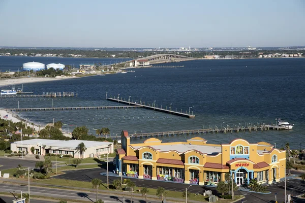 Puente de la autopista sobre Santa Rosa Sound entre Pensacola y Pensacola Beach USA — Foto de Stock