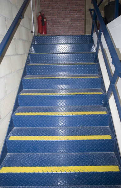 Escalera de acero pintada azul — Foto de Stock