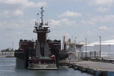 Bağlantı noktası, Tampa Florida ABD içinde çalışan bir uyuşturucu satıcısı römorkör