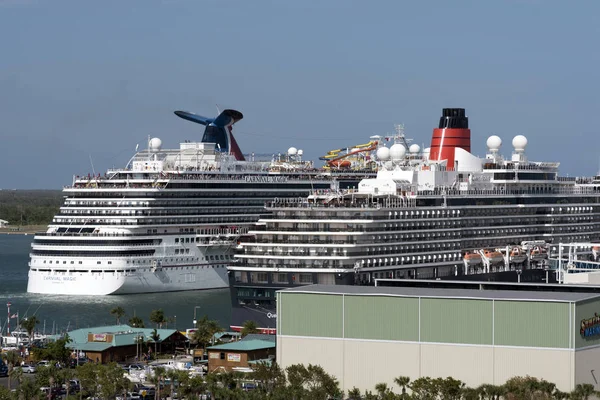 Cruceros en Port Canaveral Florida USA. Abril de 2017 — Foto de Stock