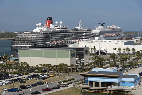 Cruceros en Port Canaveral Florida USA. Abril de 2017 —  Fotos de Stock