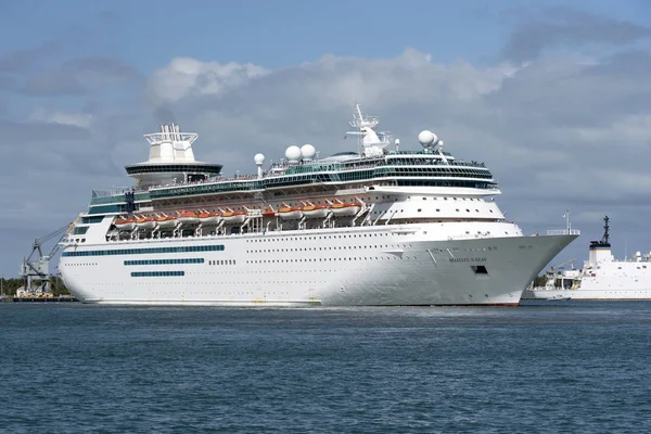 Cruise liner at Port Canaveral Florida USA — Stock Photo, Image