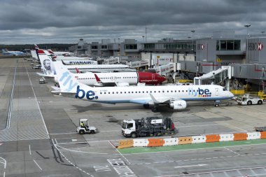 Londra'nın ikinci airport, Gatwick İngiltere'de stand uçak