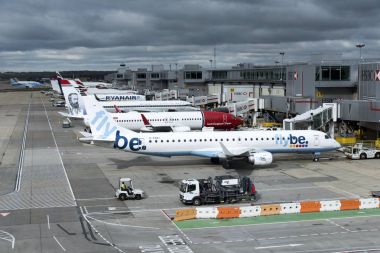 Londra'nın ikinci airport, Gatwick İngiltere'de stand uçak
