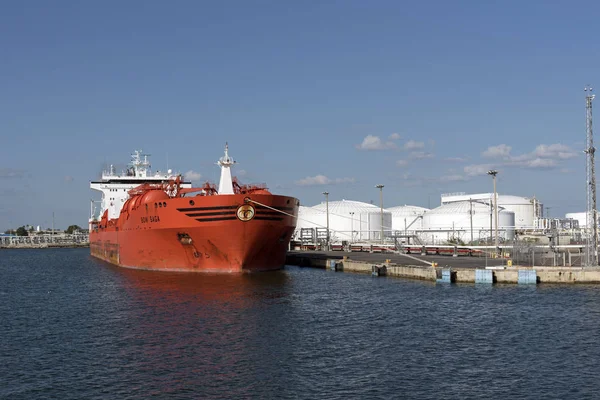 Груз для разгрузки химических танкеров в порту Тампы — стоковое фото