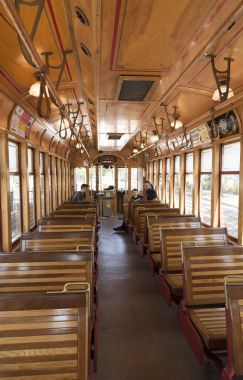 Bir Amerikan tramvay ahşap oturma ile iç