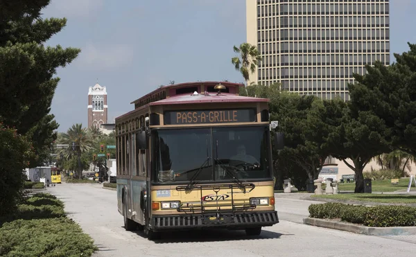 Autobús de transporte público en San Petersburgo Florida EE.UU. — Foto de Stock
