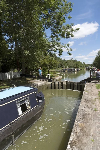 Engboaat auf dem kennet & avon canal england uk — Stockfoto