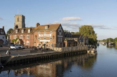 Waterfront binalar ve nehir Frome Wareham İngiltere'de İngilizce eski kasabasında