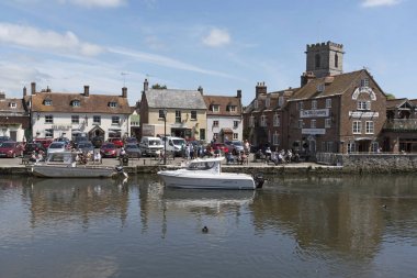 Waterfront binalar ve nehir Frome Wareham İngiltere'de İngilizce eski kasabasında