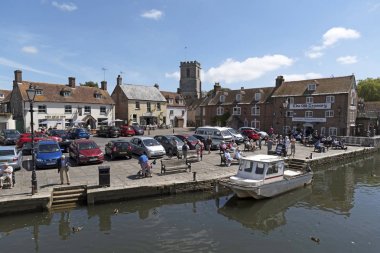 Waterfront binalar ve nehir Frome Wareham İngiltere'de İngilizce eski kasabasında