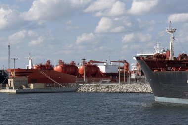 Tanker gemi off Tampa Fl bağlantı noktası ABD'de yükleme
