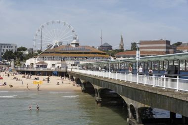 Bournemouth İngiltere Güney İngiltere'de bir çare iskelede
