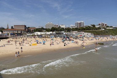 Bournemouth'ın kumlu plaj. Güney İngiltere