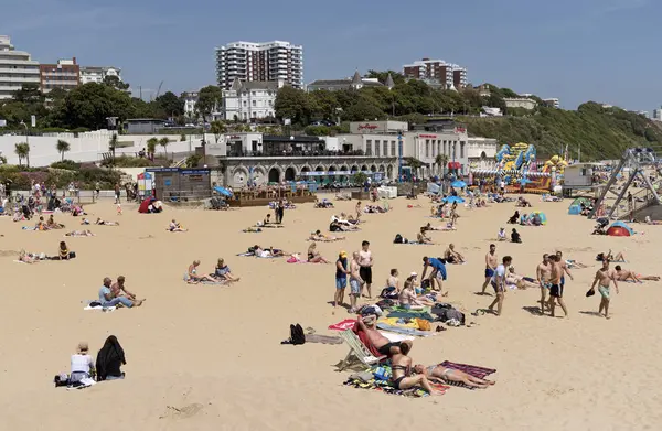 Bournemouth'ın kumlu plaj. Güney İngiltere