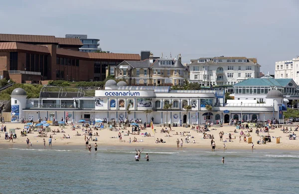 Bournemouth İngiltere'de İngiltere'de denize sıfır bina