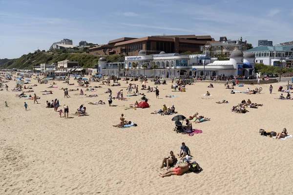 Bournemouth'ın kumlu plaj. Güney İngiltere