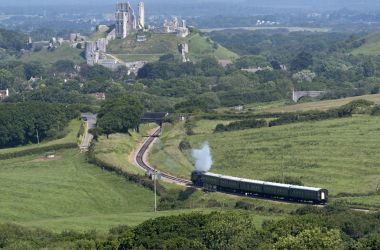 Dorset kırsal İngiltere geçen bir yolcu vintage buhar tren
