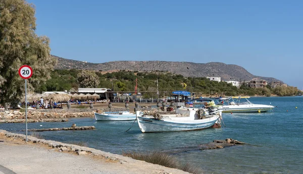 Agios Nikolaos Creta Grecia Octubre 2019 Pequeños Barcos Atracados Cerca — Foto de Stock