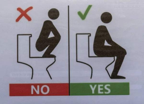 南アフリカ 2019年12月 公衆トイレの外に見えるトイレの使い方を説明するサイン — ストック写真