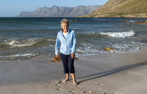 Rooiels Western Cape South Africa December 2019 Elderly Woman Beach — Stock Photo, Image