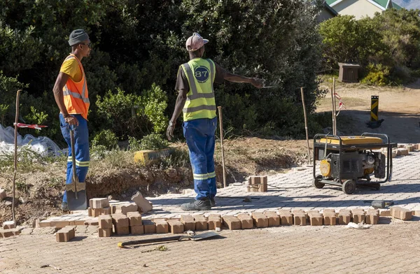 Rooiels Western Cape South Africa December 2019 Workers Laying Brick — Stock Photo, Image