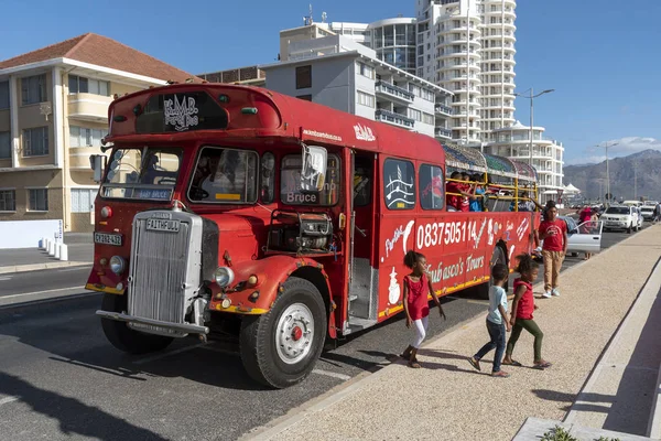 Strand Westkap Südafrika Dezember 2019 Vintage Fun Party Red Bus — Stockfoto