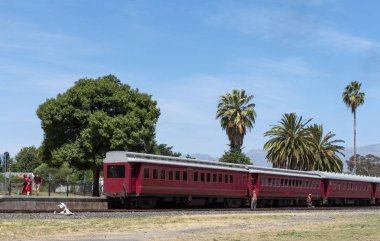Demeter, Ceres, Güney Afrika. Aralık 2019. Ceres, Güney Afrika 'daki Demeter İstasyonu' ndaki bir platformda klasik tren.