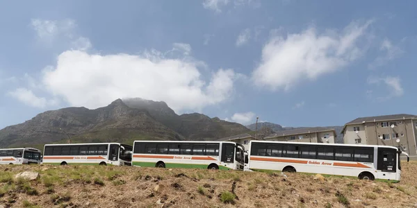 Kapstadt Südafrika Dezember 2019 Linienbusse Parken Unter Dem Tafelberg Südafrika — Stockfoto