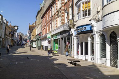 Winchester, İngiltere, İngiltere. Mart 2020. High Street Winchester Coronavirus salgını yüzünden dükkanları kapalı..