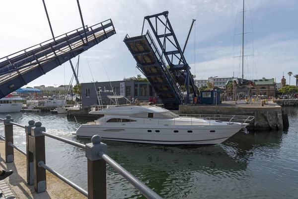 Cape Town South Africa Dec 2019 Luxury Yacht Lpassing Lifting — Stock Photo, Image