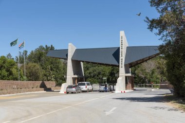 Tsitsikamma, Doğu Burnu, Güney Afrika. 2019. Doğu Burnu, Güney Afrika 'daki Tsitskamma Milli Parkı ve Fırtına Nehri' ne giriş kapısı..