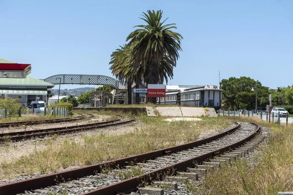 クニスナ 西ケープ州 南アフリカ 2019年 旧未利用鉄道駅 きんさんな 南アフリカ共和国西ケープ州ガーデンルートにある人気のホリデーリゾート — ストック写真