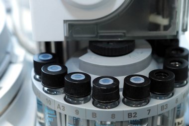 Kalite kontrol laboratuar ilaç. Kromatograf işlemi. Bo