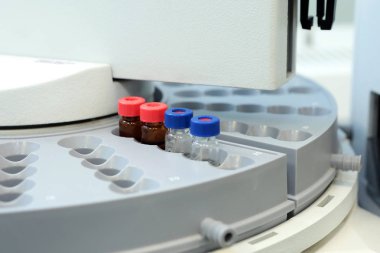 Kalite kontrol laboratuar ilaç. Kromatograf işlemi. Bo