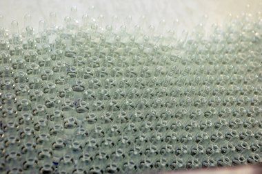 Steril şişeler ve ampul losyonlu telefonda. Tıp ile mühürlü ampul.