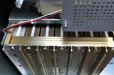 Kütle Spektrometre ayarlayın. Adam aygıt için de çözümler