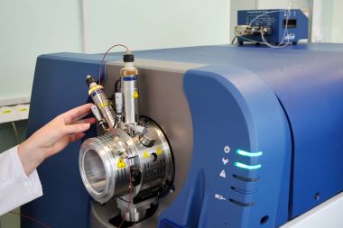 Kütle Spektrometre ayarlayın. Adam aygıt için de çözümler