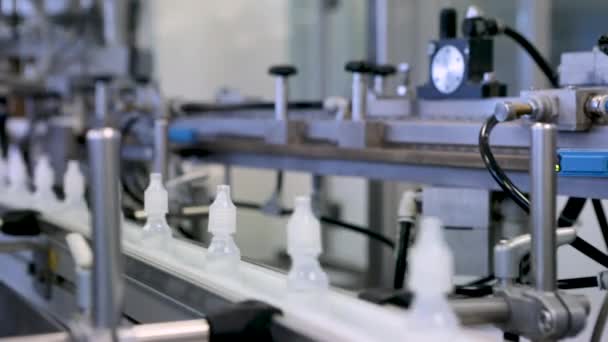 Výrobní Linka Láhev Pak Produkce Nosních Kapek Sterilní Médium Řada — Stock video