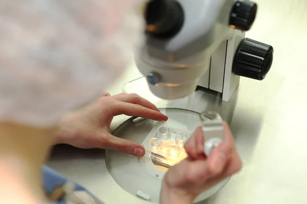Üreme tıbbı kliniği. Suni döllenme. Yapay gebelik kliniği. Sperm donması. Sıvı nitrojen deposu.