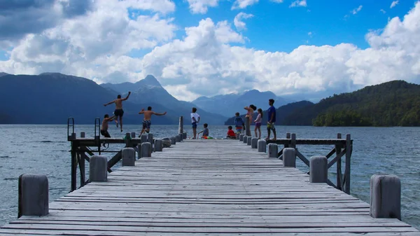 Radost v zrcadlové jezero, Patagonie, Argentina. — Stock fotografie