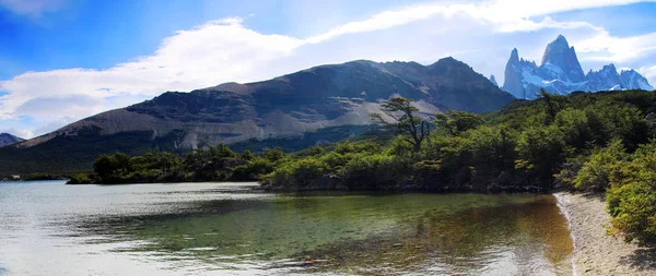 Panoramiczny widok na widok Capri Lakepanoramic Capri jezioro, Patagonia. — Zdjęcie stockowe