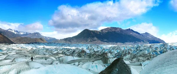 Wandern in der Einsamkeit des Gletschers — Stockfoto