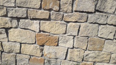 Taş duvarın dokusu. Eski kale taşından duvar dokusu. Arka plan ya da doku olarak taş duvar. Bir taş duvarın parçası, arkaplan veya doku için