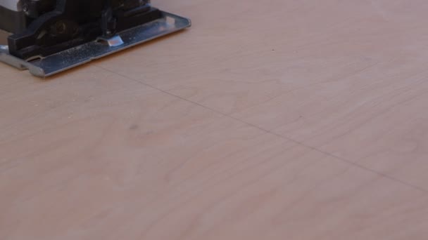 Worker sawing wood veneer sheet — Stock Video