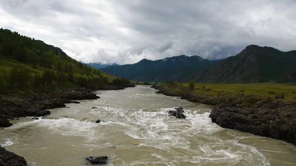 カトゥニ川が流れる渓谷. — ストック動画